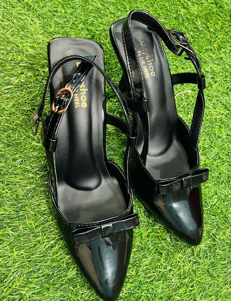 Elegant Black Heels with Bow Detail