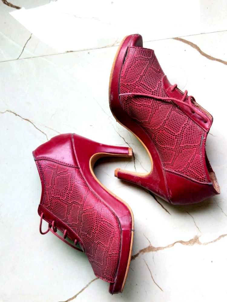 RED HEELS