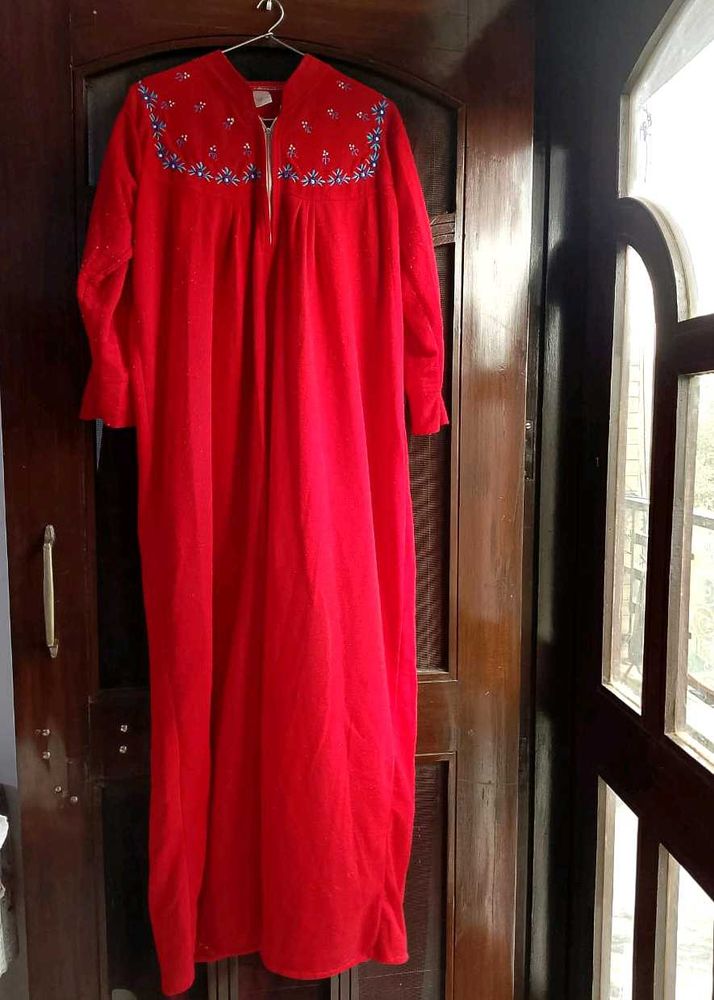 Fleece Embroidered nightgown