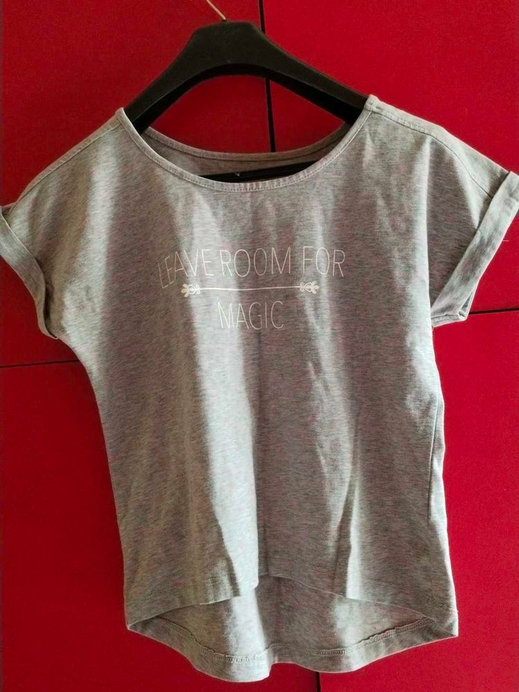 Crop Top With Wide Neck And Simple Design