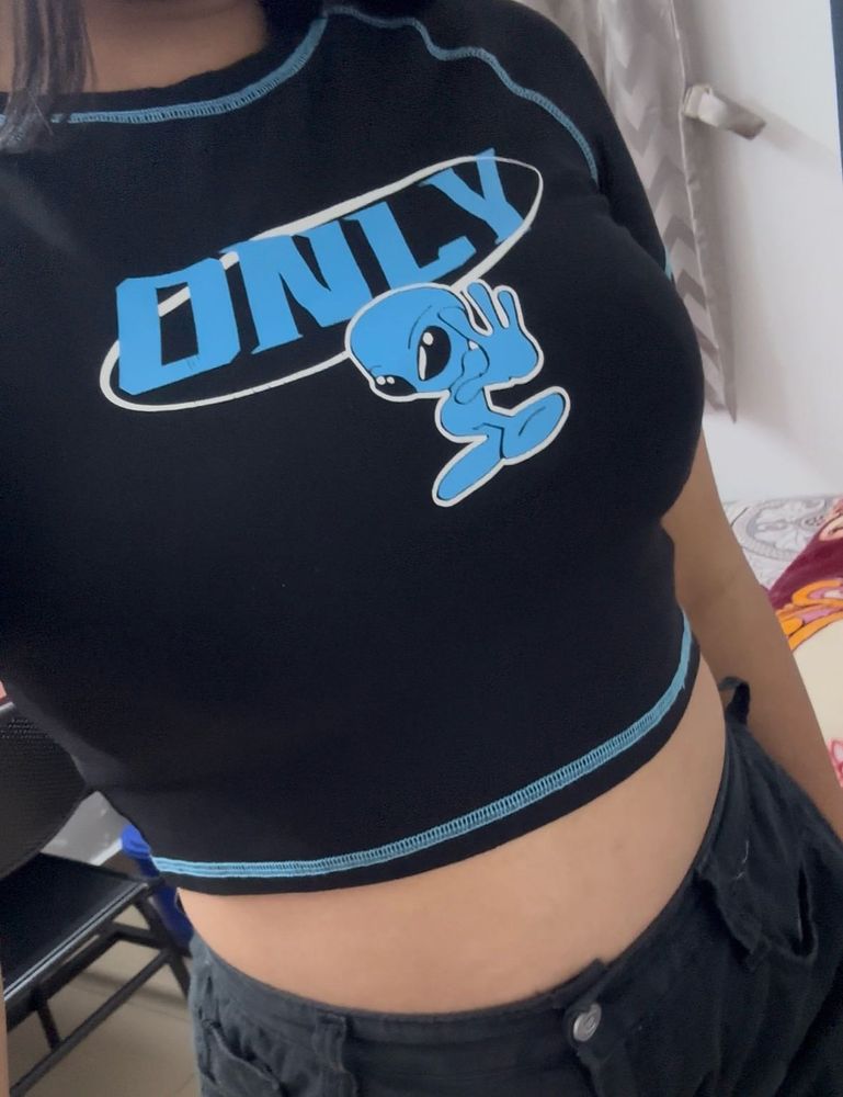 ONLY Graphic Crop Top