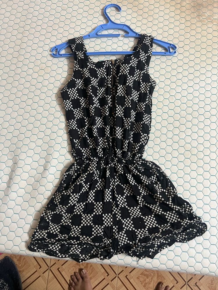Cute Black &amp; White Romper Jumpsuit