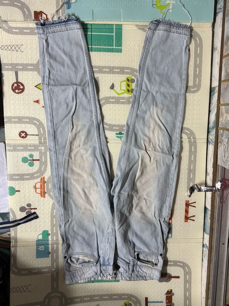 Light Wash Distressed Jeans