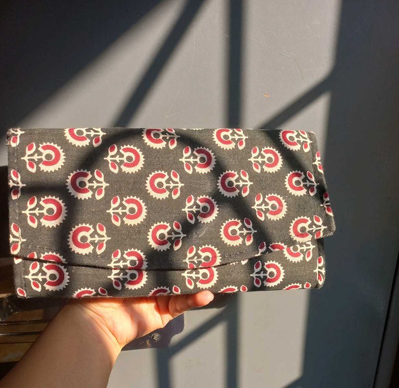 Patterned Clutch