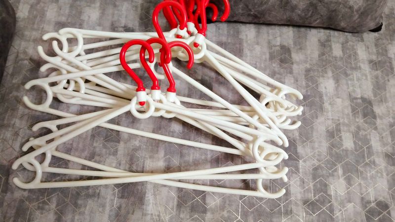 Plastic Hangers Set Of 12