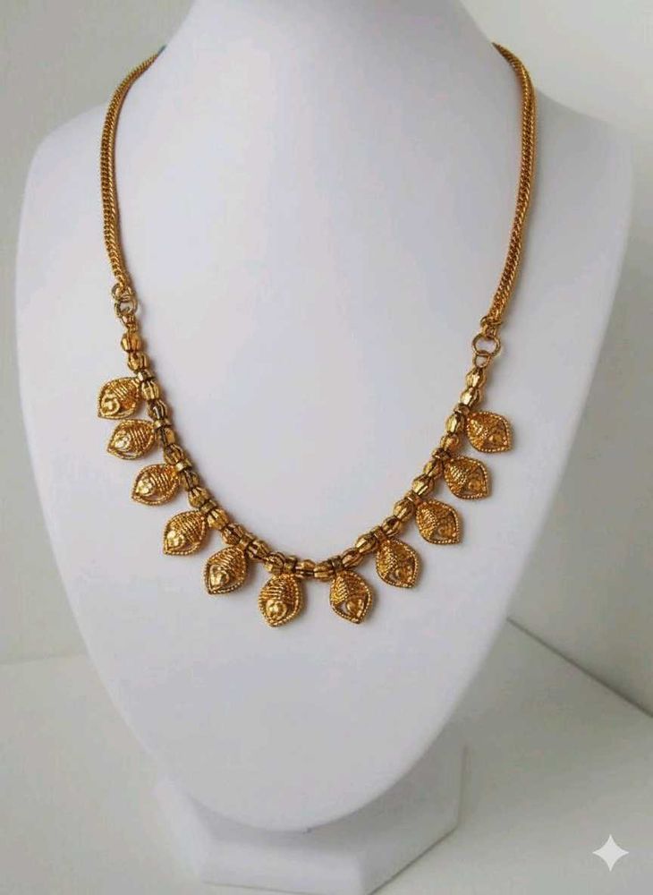 Gold Tone Necklace