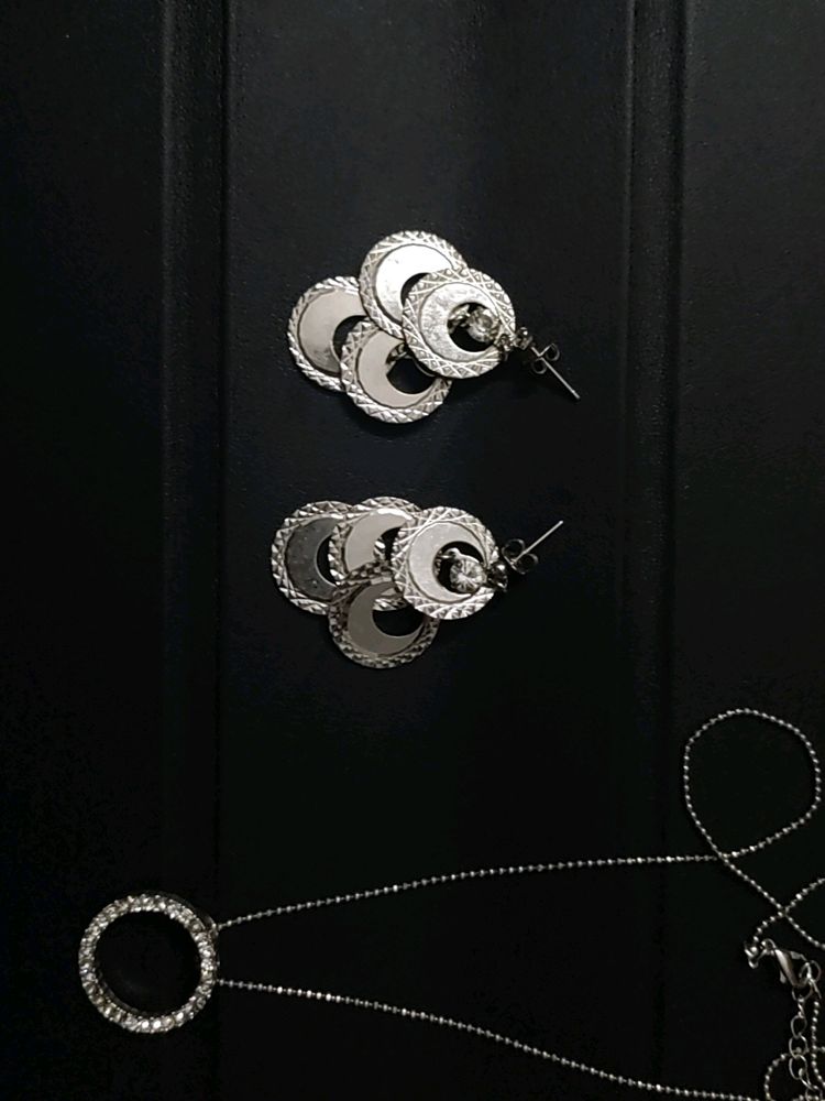 SILVER COLOURED JEWELLERY SET