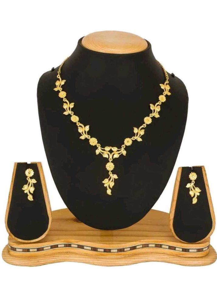 Elegant Gold-Plated Necklace Set