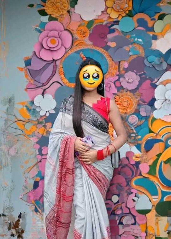 Elegant Women&#39;s Saree