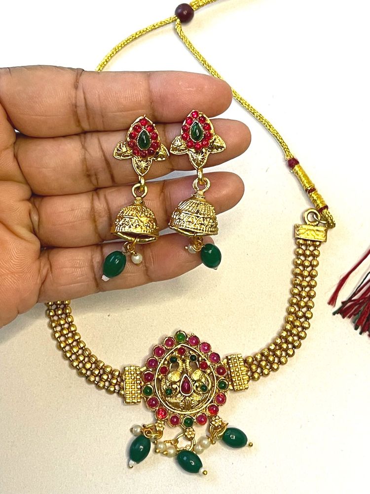 Temple Choker Set
