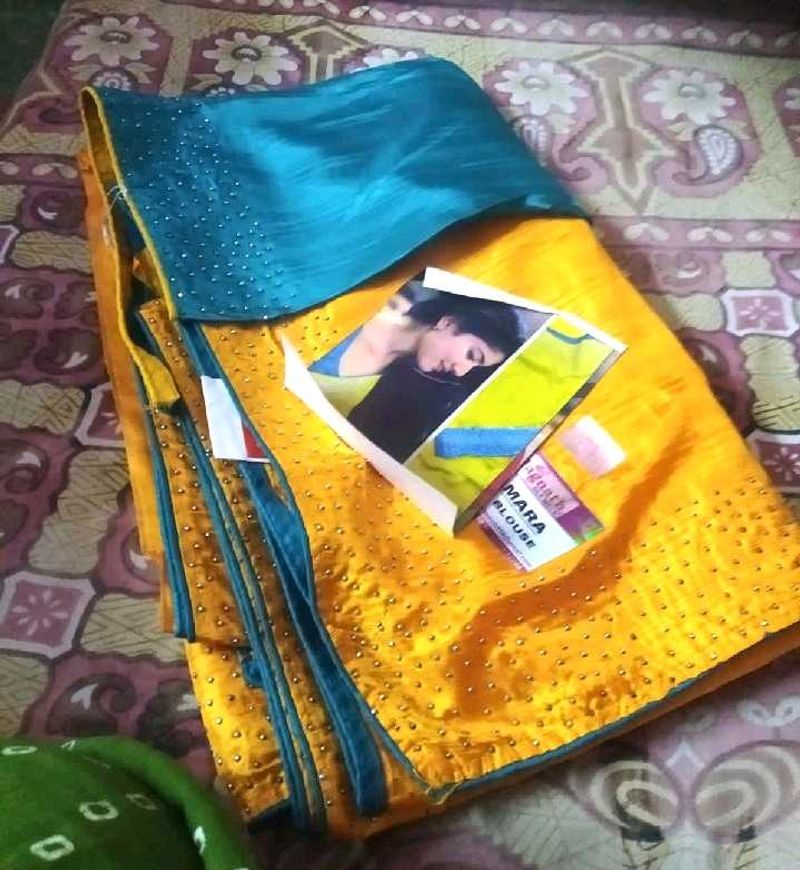 Yellow Saree With Attached Blouse Piece