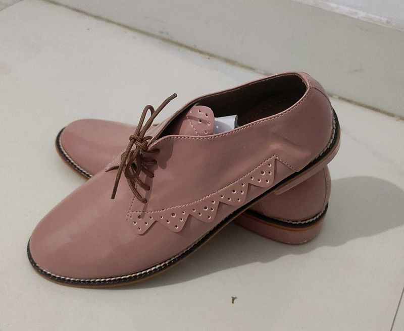 NEW ODETTE WOMEN PINK SLIP ON