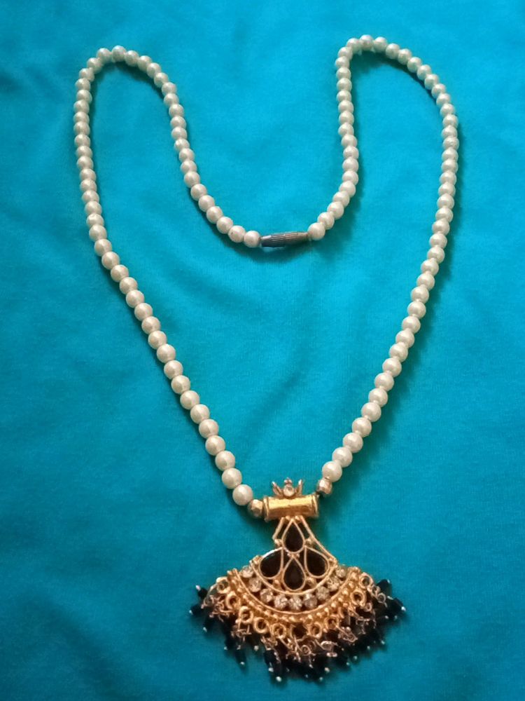 Pearl Chain With Fantastic Pendant