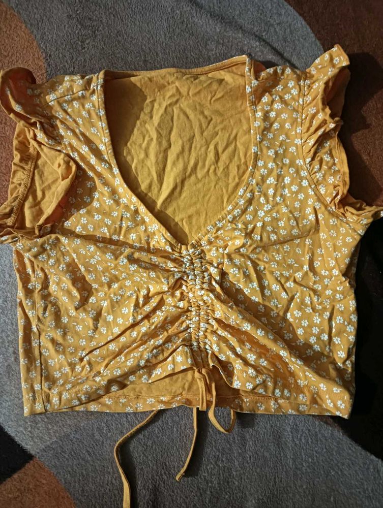 Floral Ruffle Sleeve Crop Top