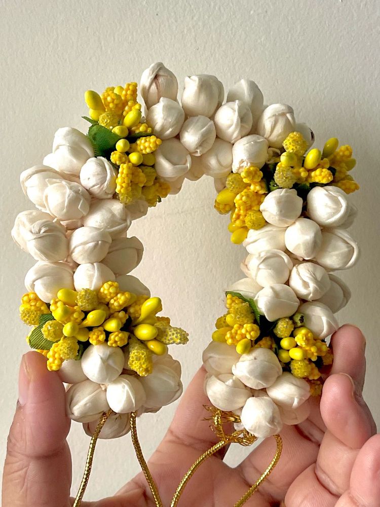 Flower Gajra - Yellow