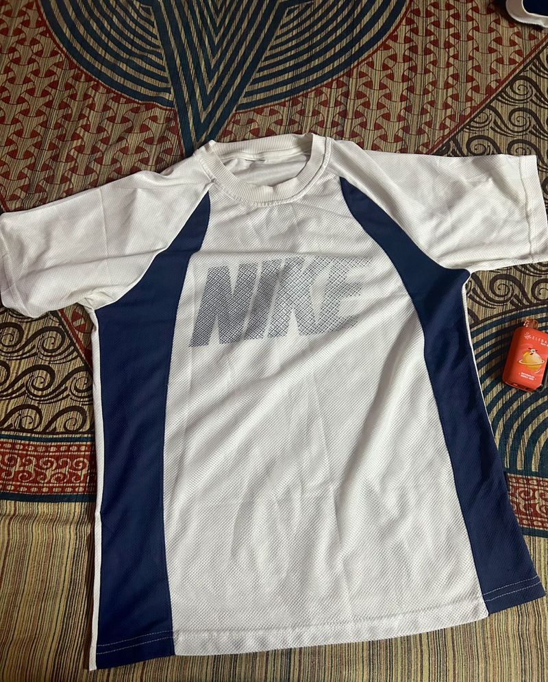 nike brand new heavy quality tshirt