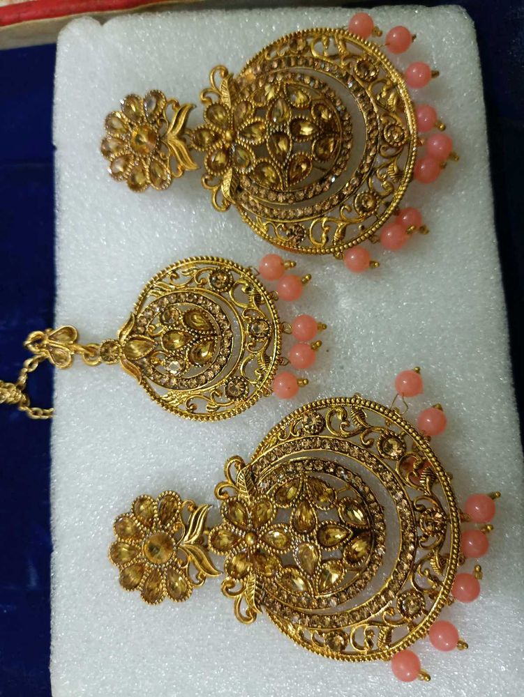 Earing With Mangtika Set