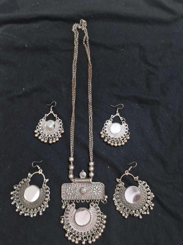 Silver Tone Necklace &amp; Earring Set
