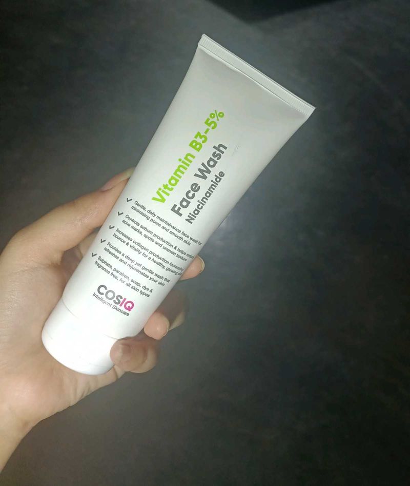 COSIQ Niacinamide Face Wash
