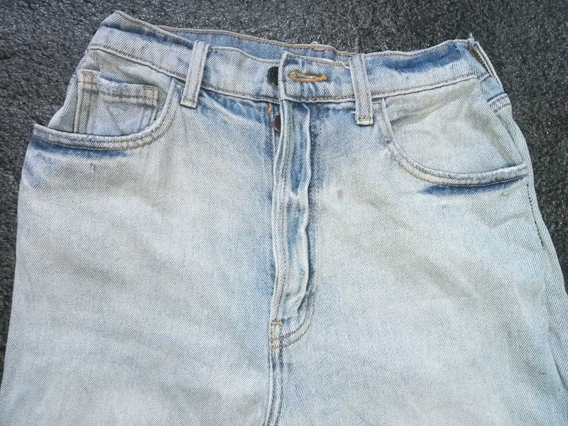 Light Wash ripped Denim Jeans