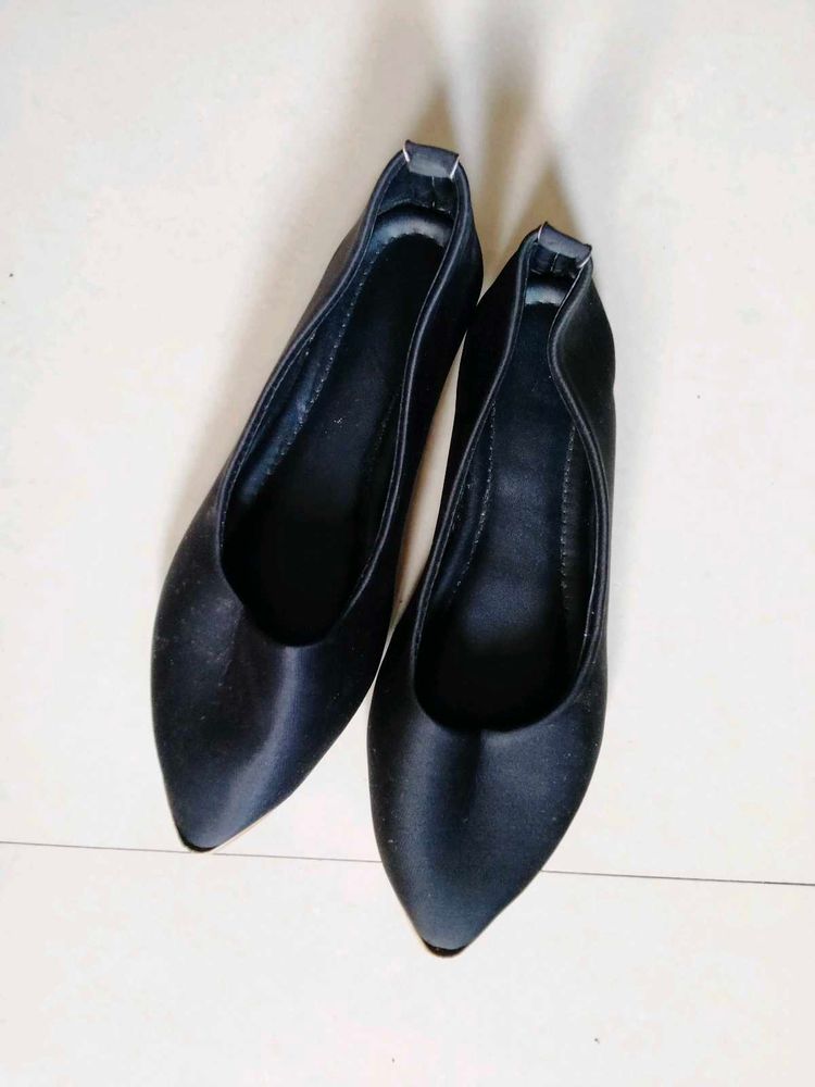 Black Pointed Toe Flats