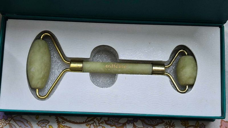 mCaffeine Green Quartz Jade Roller – Like Ne