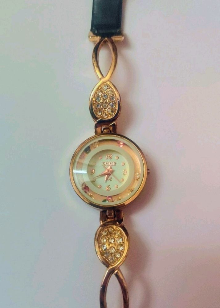 Ladies Wrist Watch Not Working Due To Battery (Battery Is Weak)