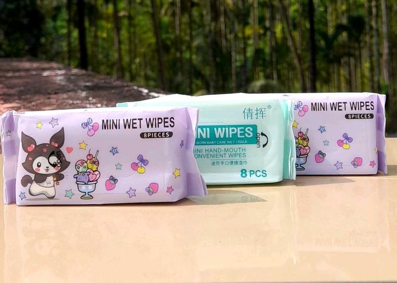 3 Mini Wet Wipes - 8 Pieces