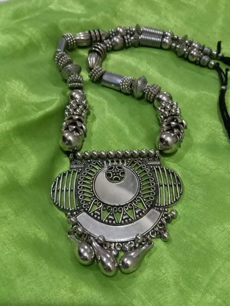Silver Tone Necklace