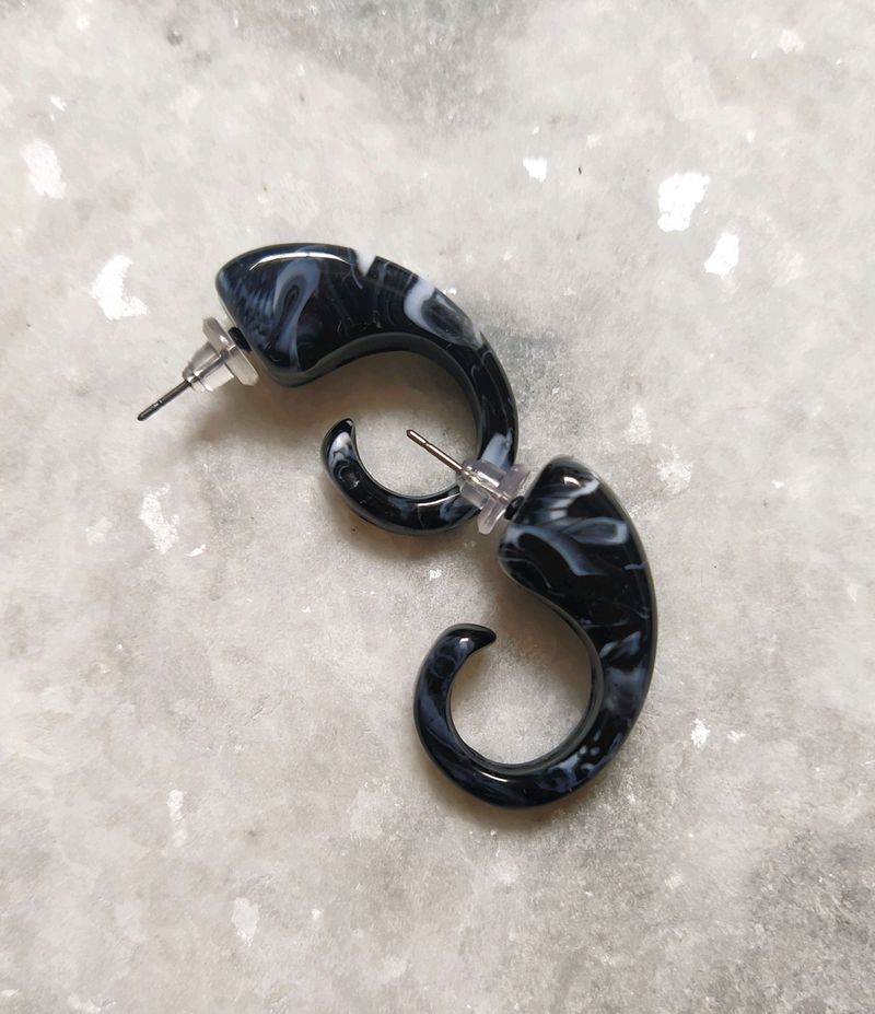 Chunky Y2K Black earrings!🖤⛓️