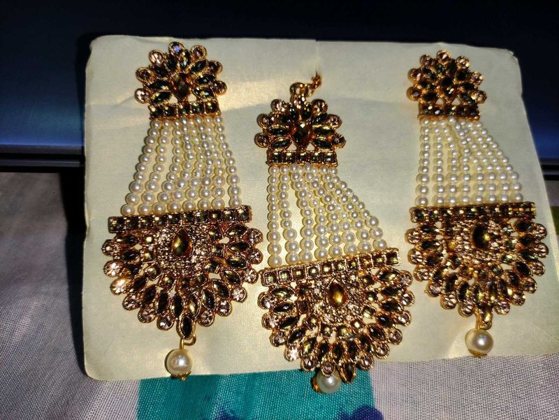 Pearl &amp; Gold Earrings Set