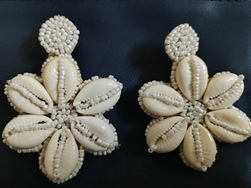 Pearl Kaudi Earrings Beach Vibes