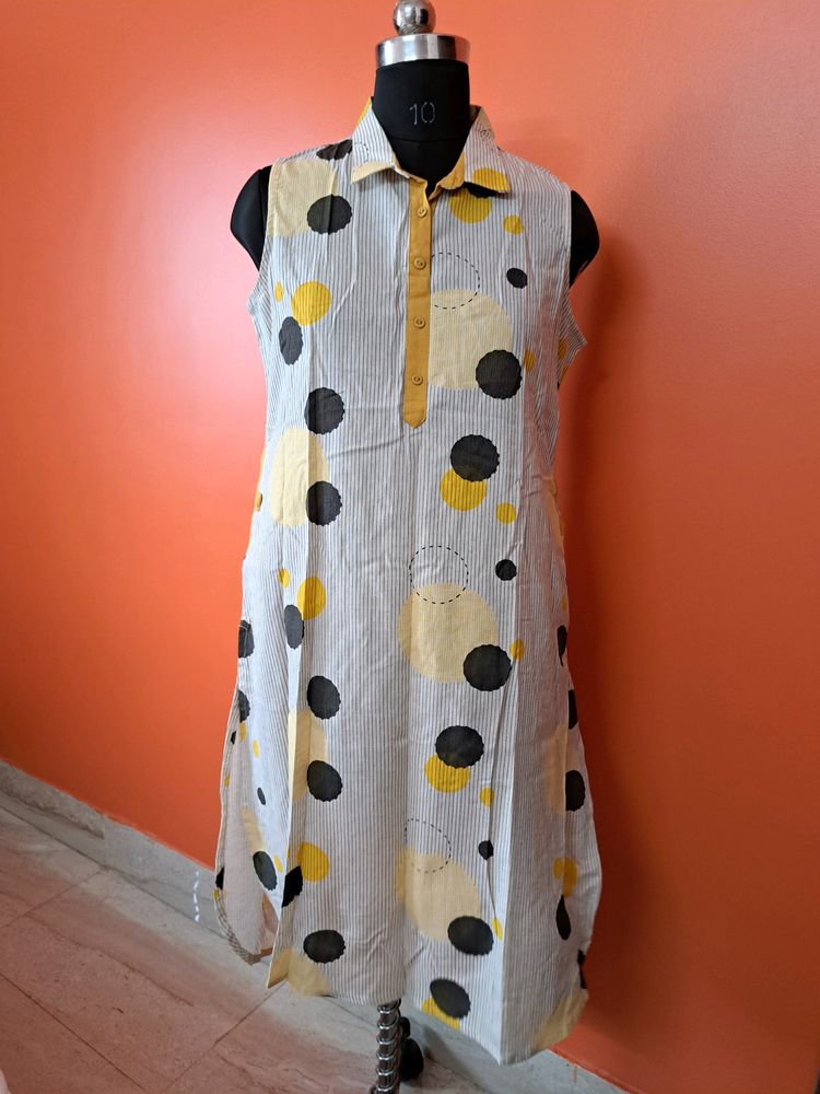 Sleevless Collered Kurti
