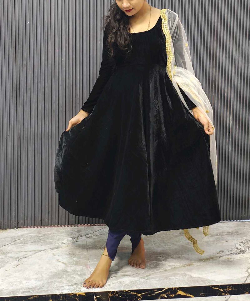 Self Stiched Velvet Umbrella Frock With Dupatta