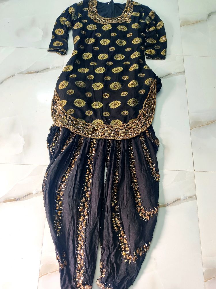 Party Wear Pattiyala Black &amp; Golden Tybe