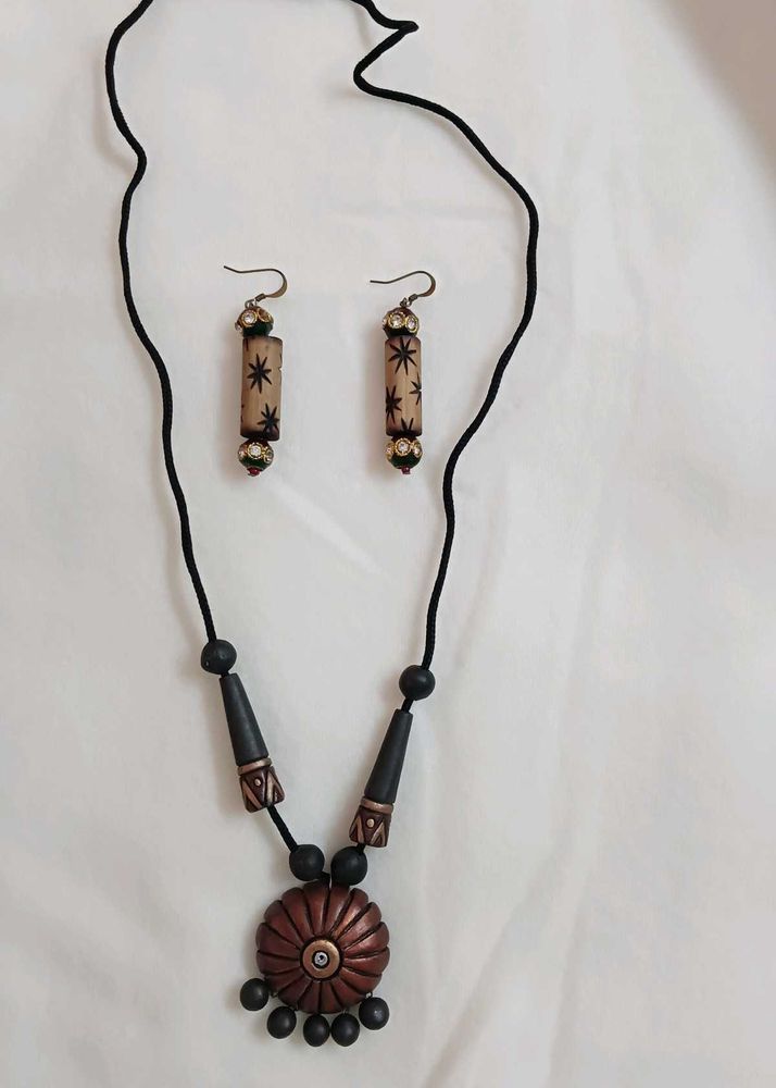 AUTHENTIC AND FUNKY JEWELLERY SET