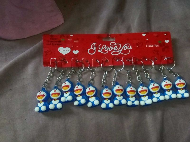 Excellent Brand New pack Of 12 Keychains
