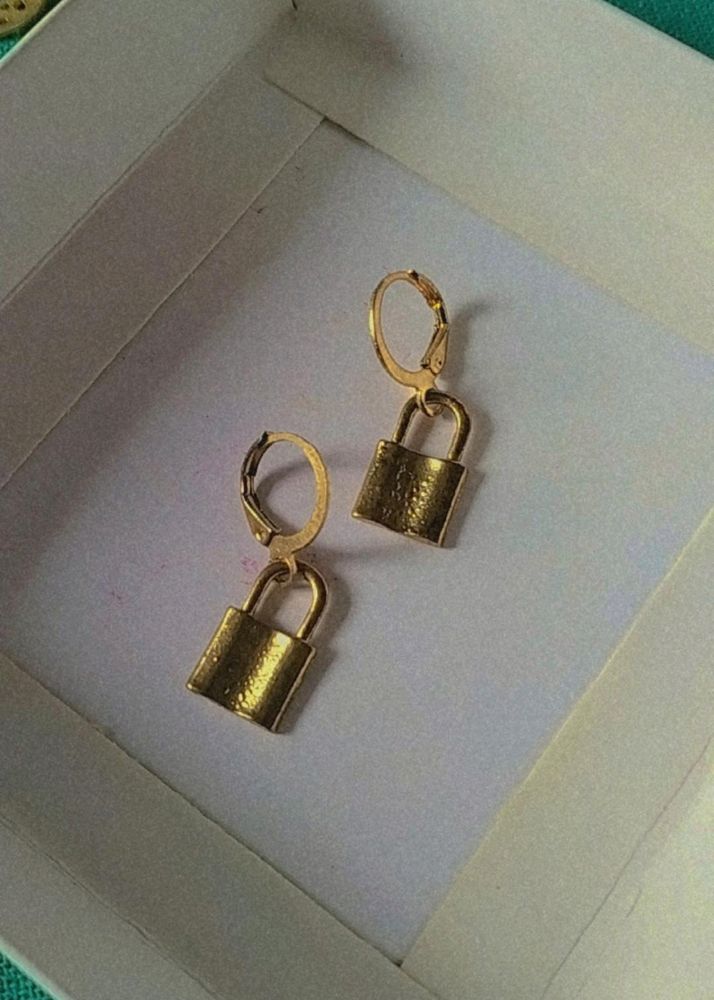 Small Lock Type Earring Shell Pendent Combo Offer