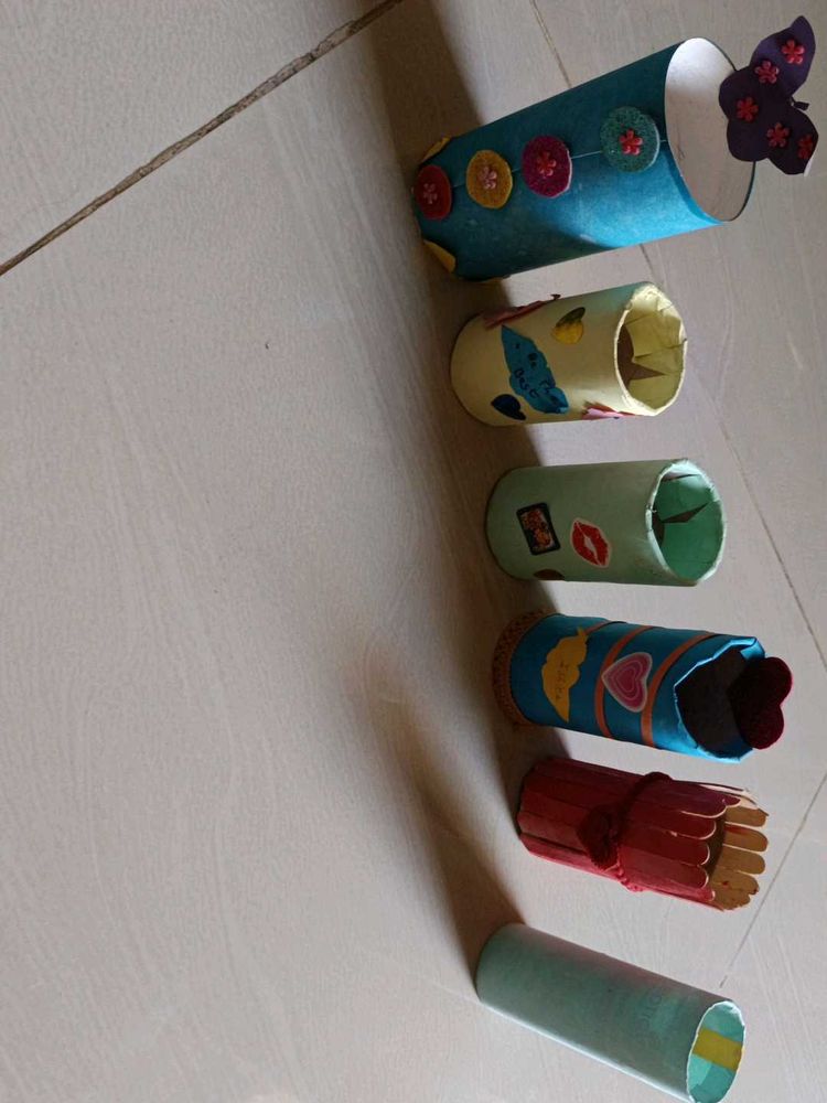 Set Of Pemcil Stand