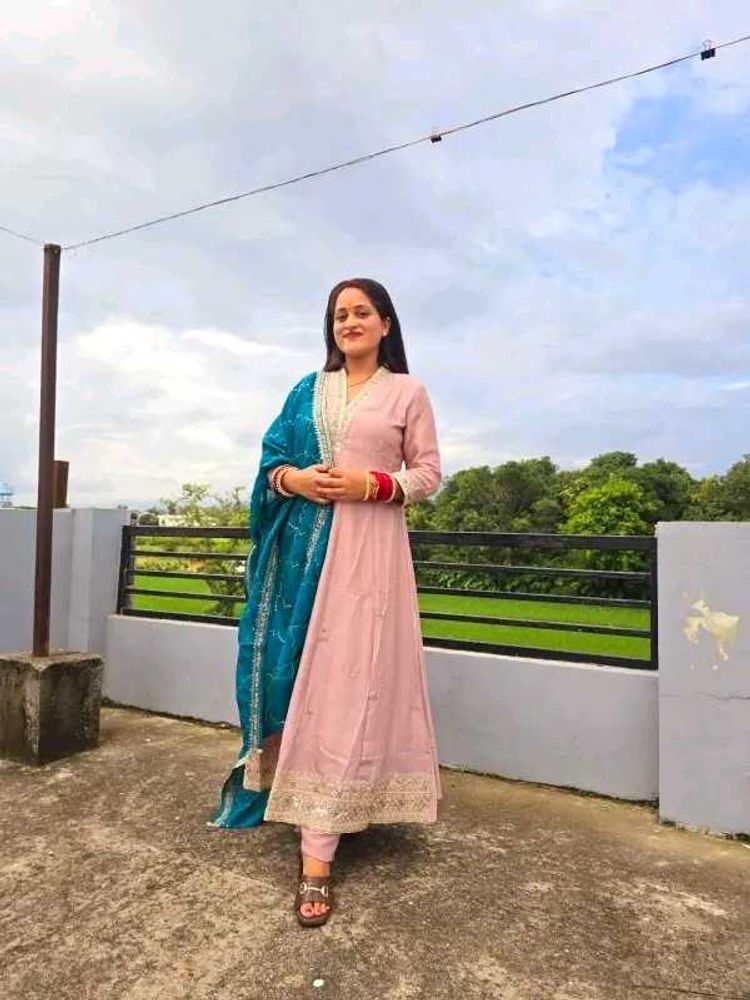 Elegant Pink Embroidered Kurta Set