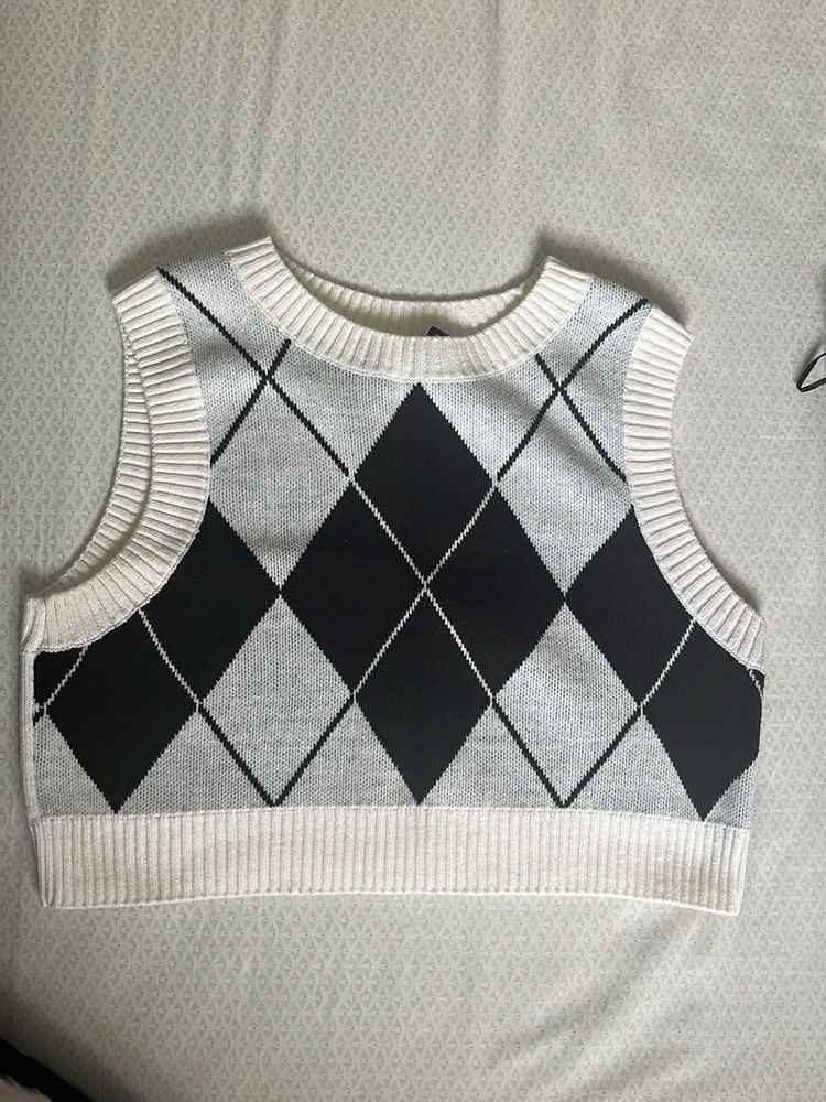 White and Black Checkered Preppy sweater waist top