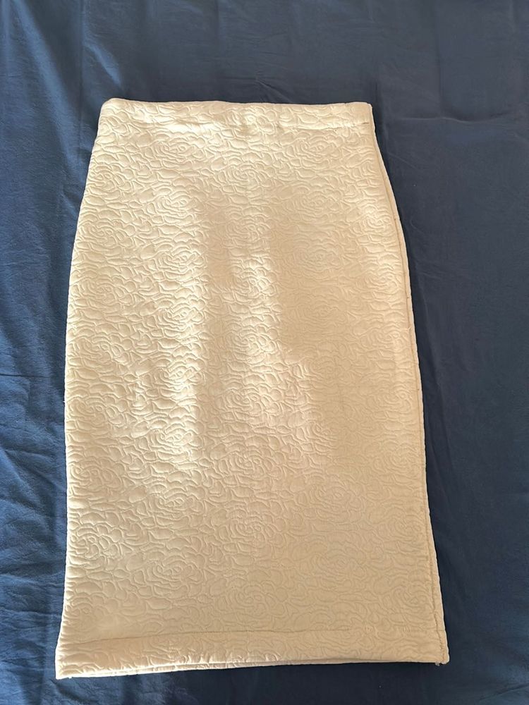 Elegant Textured Pencil Skirt