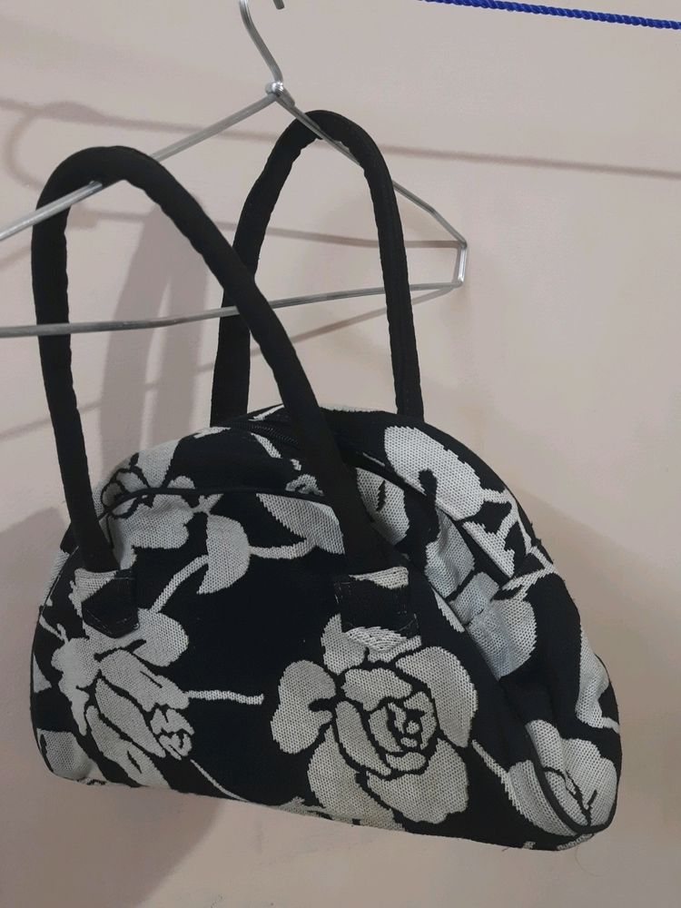 Black &amp; White Rose Hand &amp; Side Bag