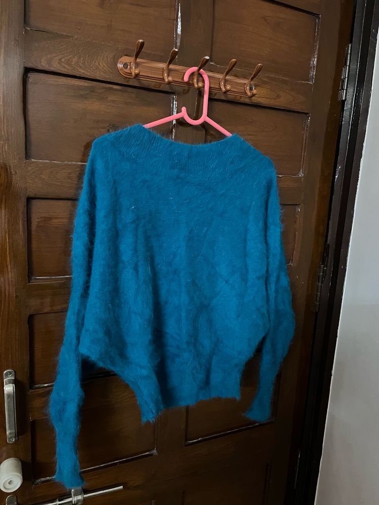 a beautiful teal colour top