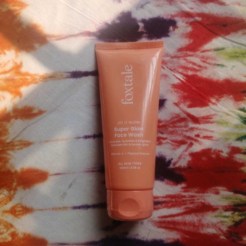 Foxtale Super Glow Face Wash