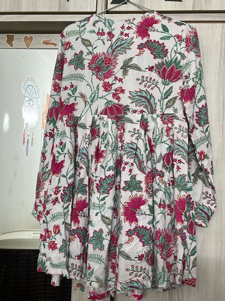 Women White Kurti Here&amp;now