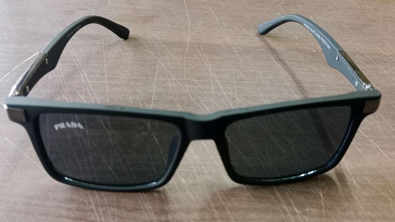 UV Sunglasses for Men in Black..