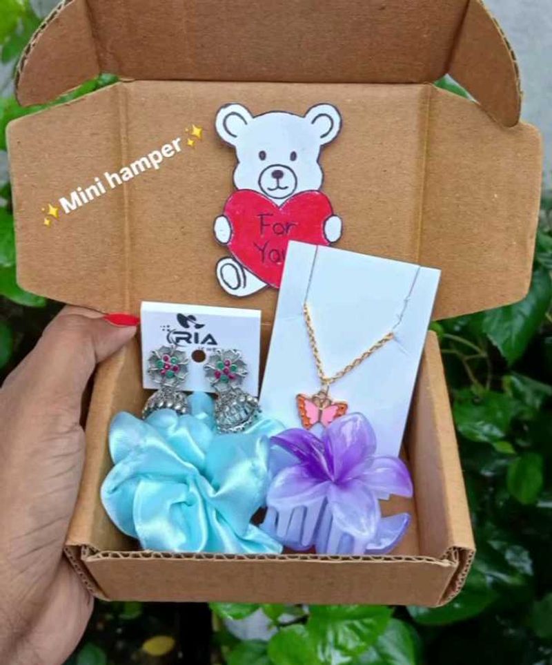 Hair, Ear And Neck Accessories Hamper
