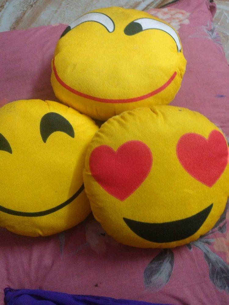 Emoji Pillow Set