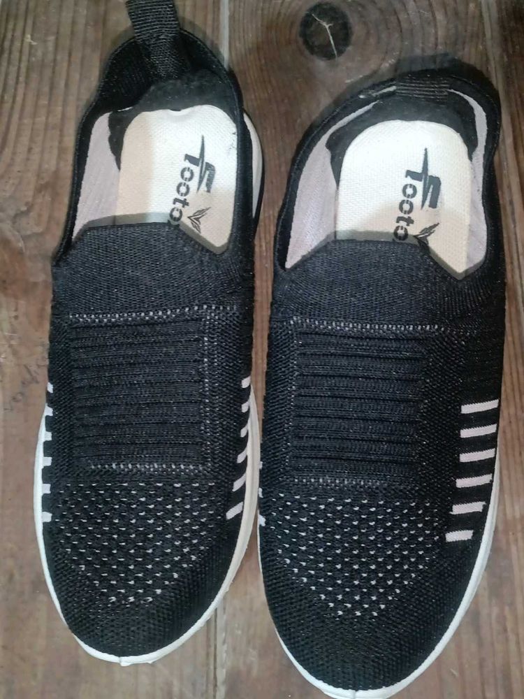 Black Casual Slip-On Sneakers